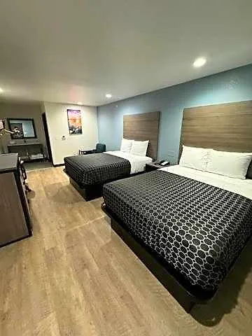 M&m And Motel *