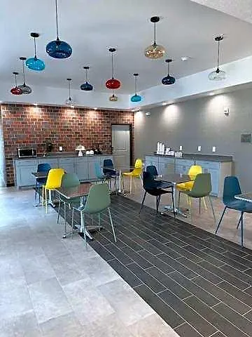 Motel M&m And
